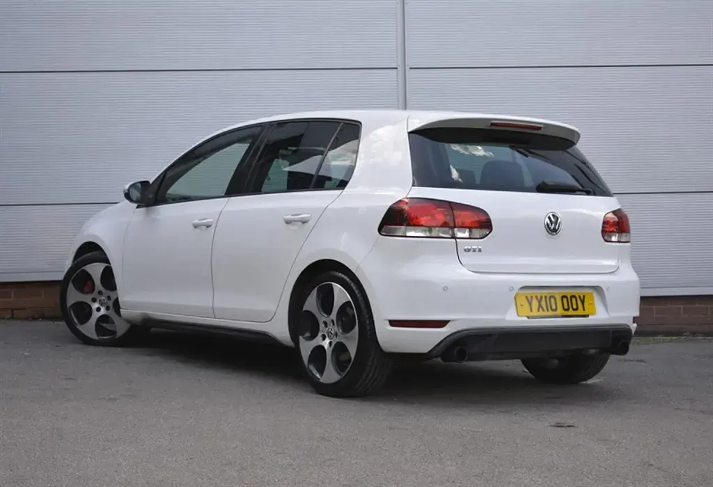 Used VW Golf VI GTI 210 HP (154 kW) 2010 Candy white Hatchback