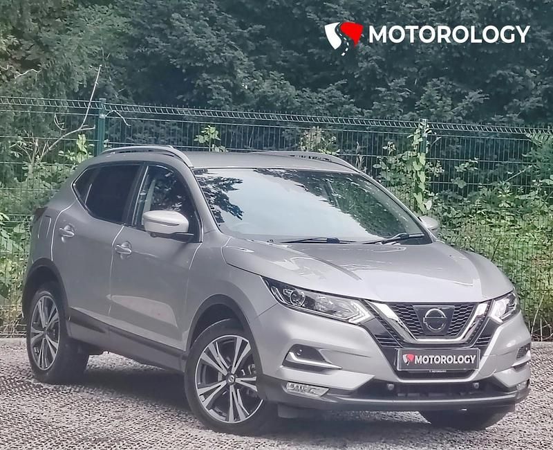 Silver Used 2017 Nissan Qashqai N-Connecta SUV | £8,495 (Fair price) - Image 1/4