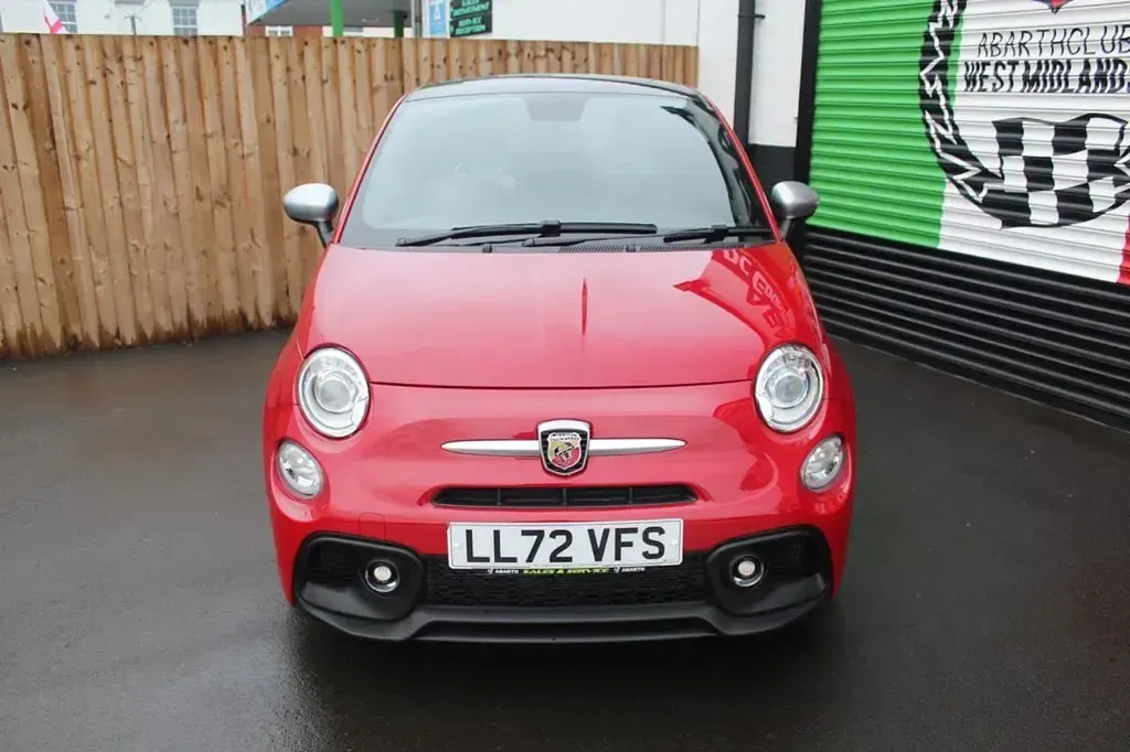 Begagnad Abarth 595 Turismo 165 HK (121 kW) 2022 Röd Halvkombi