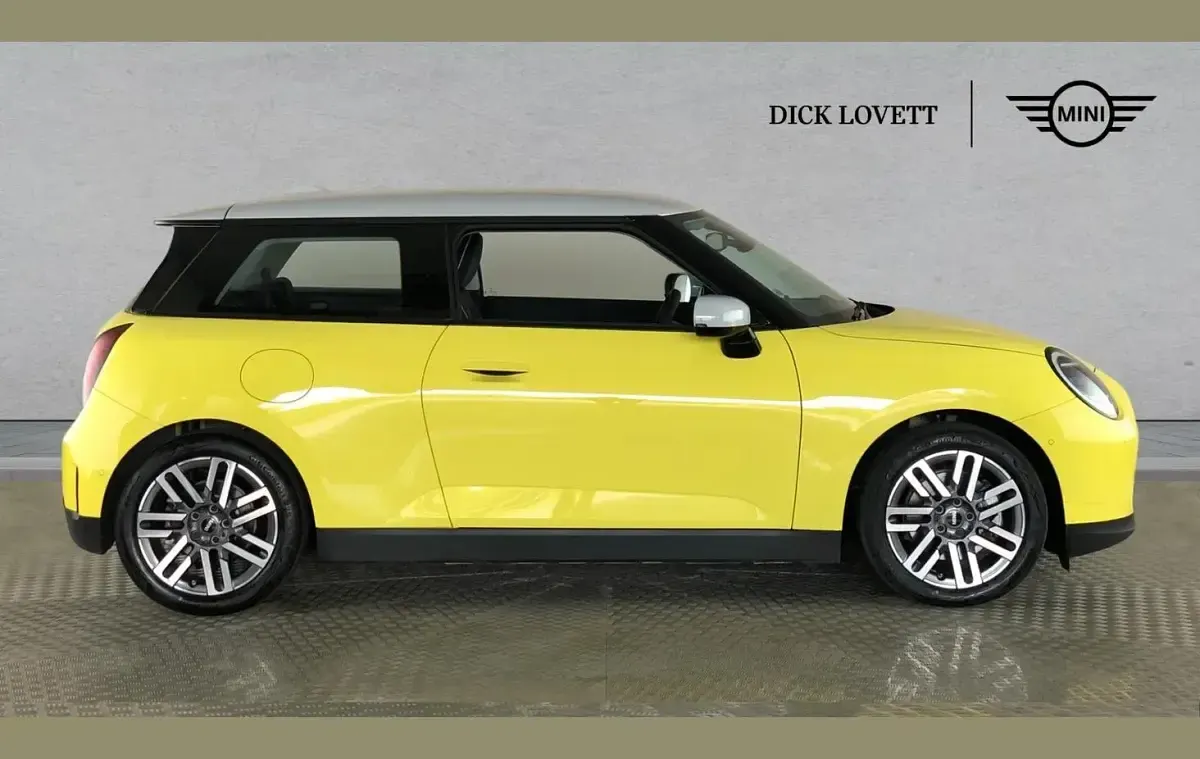 Used Mini Cooper Hatch 135 kW (184 HP) 2024 Yellow Hatchback