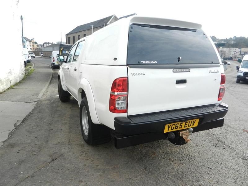Begagnad Toyota HiLux Active 144 HK (105 kW) 2015 Vit Pickup