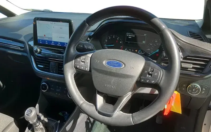 Używany Ford Fiesta Trend 95 KM (69 kW) 2021 Srebrny Hatchback