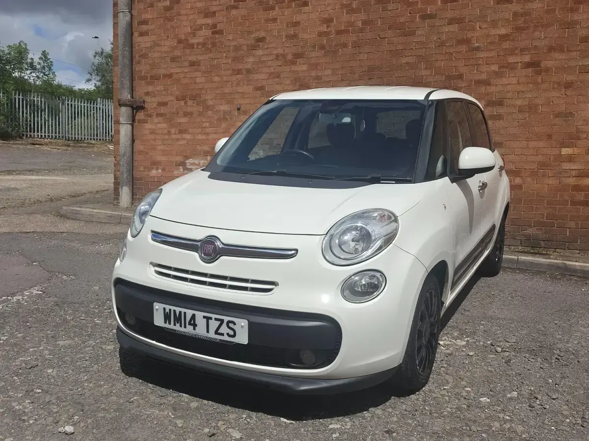 Used Fiat 500L Pop Star 105 HP (77 kW) 2014 White MPV