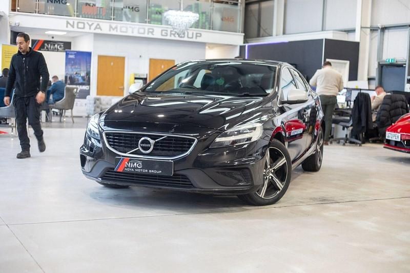 Used Volvo V40 R-Design 122 HP (89 kW) 2016 Black Hatchback