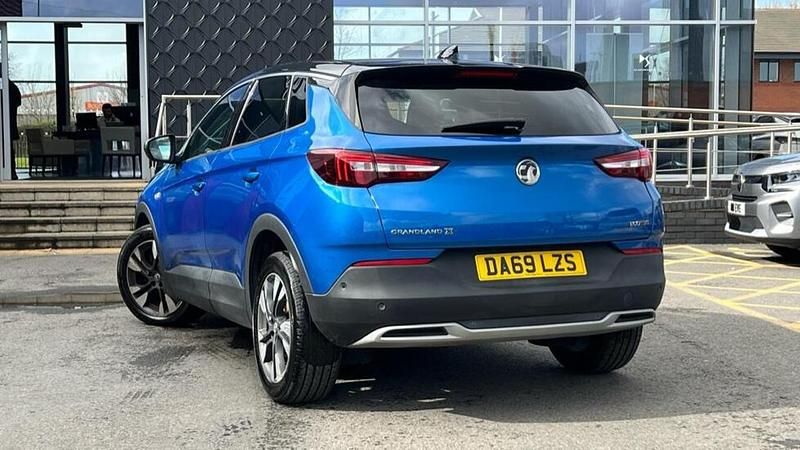 Used Vauxhall Grandland X SRi 128 HP (94 kW) 2019 Blue SUV