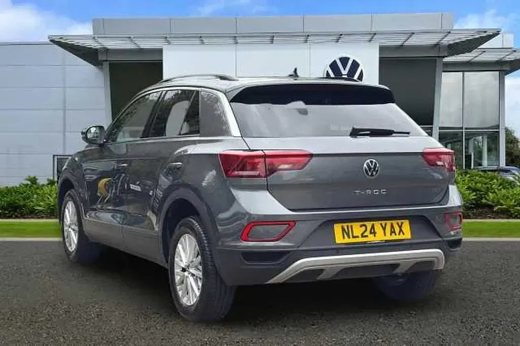 Usado VW T-Roc Life 150 CV (110 kW) 2024 Gris SUV