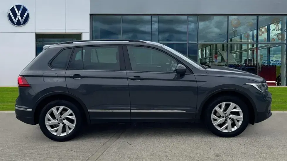 Used VW Tiguan Life 150 HP (110 kW) 2022 Dolphin grey metallic SUV