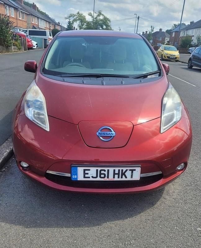 Red Used 2011 Nissan Leaf Hatchback | £3,950 (Fair price) - Image 1/4