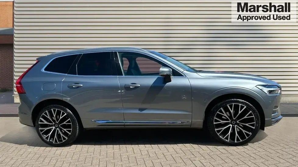 Used Volvo XC60 Inscription 250 HP (183 kW) 2021 Grey SUV