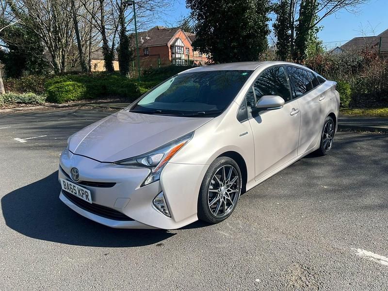 Used Toyota Prius 70 HP (51 kW) 2025 Silver Hatchback