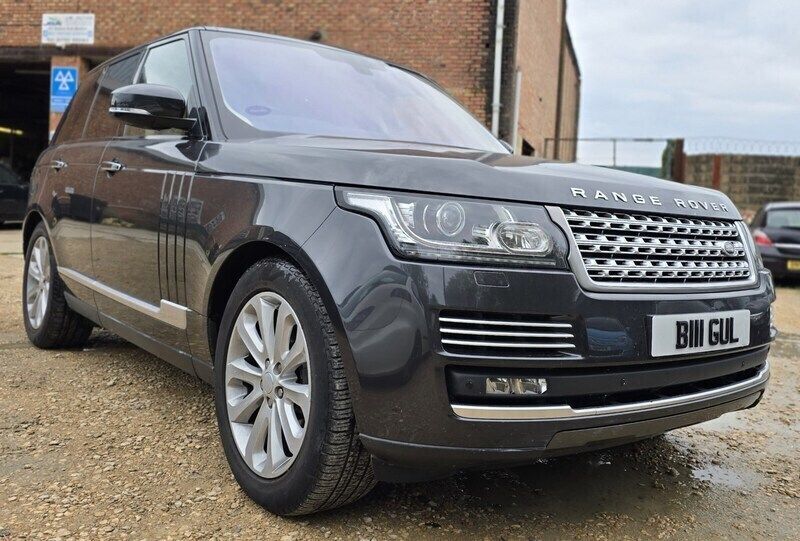 Grey Used 2016 Land Rover Range Rover Vogue SE SUV | £17,995 (Super price) - Image 1/4