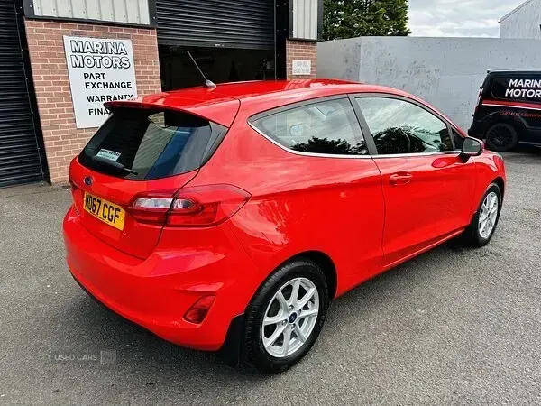 Used Ford Fiesta Zetec 100 HP (73 kW) 2018 Red Hatchback
