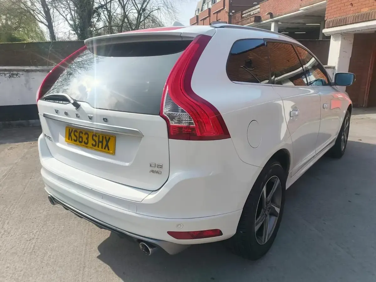Used Volvo XC60 R-Design 215 HP (158 kW) 2013 White SUV
