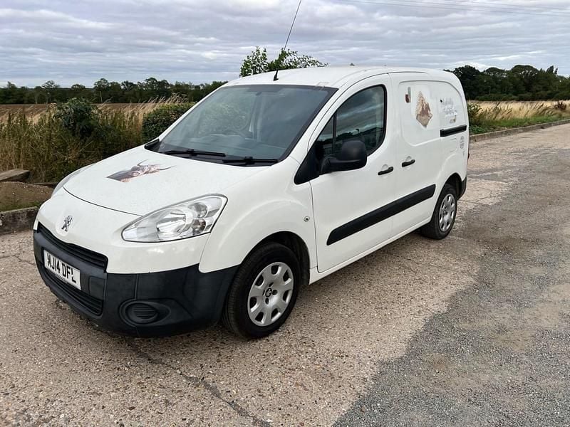 White Used 2014 Peugeot Partner S MPV | £1,999 (Fair price) - Image 1/4