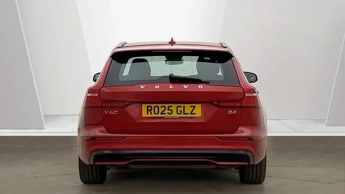 Usado Volvo V60 Plus 2025 Vermelho Carrinha