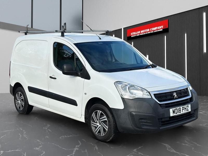 White Used 2018 Peugeot Partner Van | £5,490 (Fair price) - Image 1/4