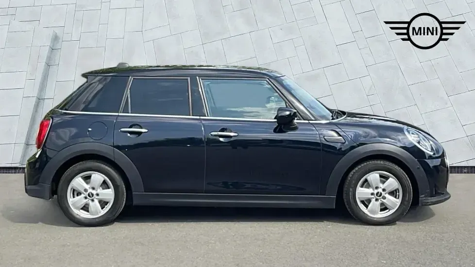 Usado Mini Cooper Classic 134 HP (98 kW) 2022 Preto Citadino