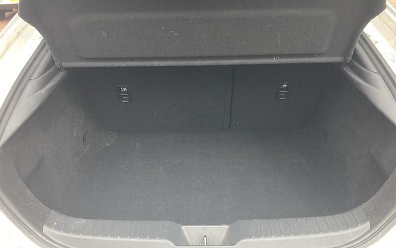 Begagnad Mazda 3 Inclusive 122 HK (89 kW) 2022 Vit Halvkombi