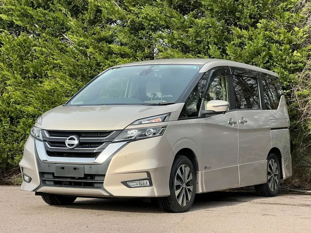 Used Nissan Serena 2017 Beige MPV