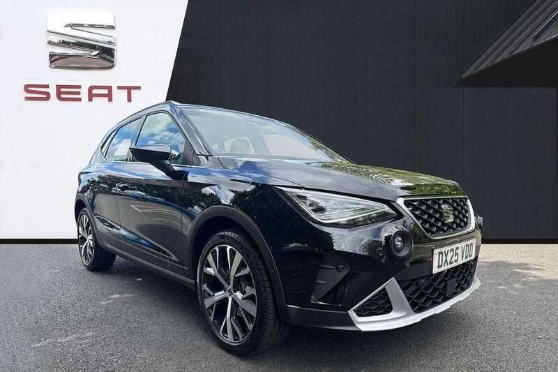 Black New 2025 Seat Arona Xperience Lux SUV | £21,000 (Fair price) - Image 1/4