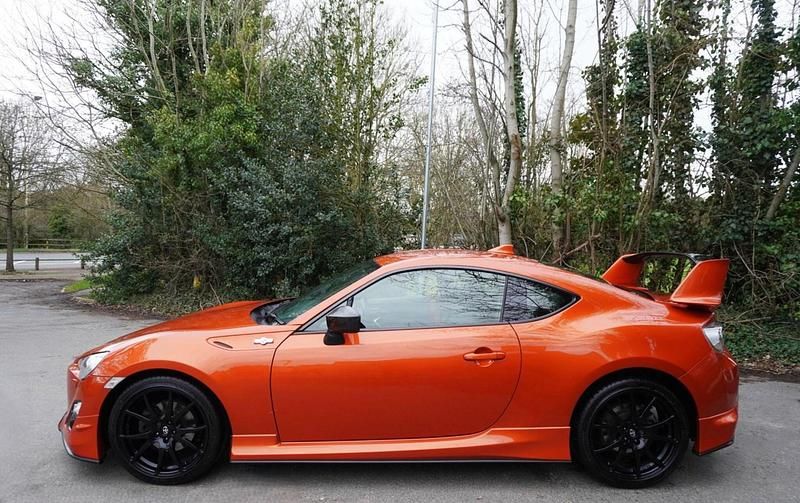 Used Toyota GT86 Aero 197 HP (144 kW) 2016 Orange Coupe