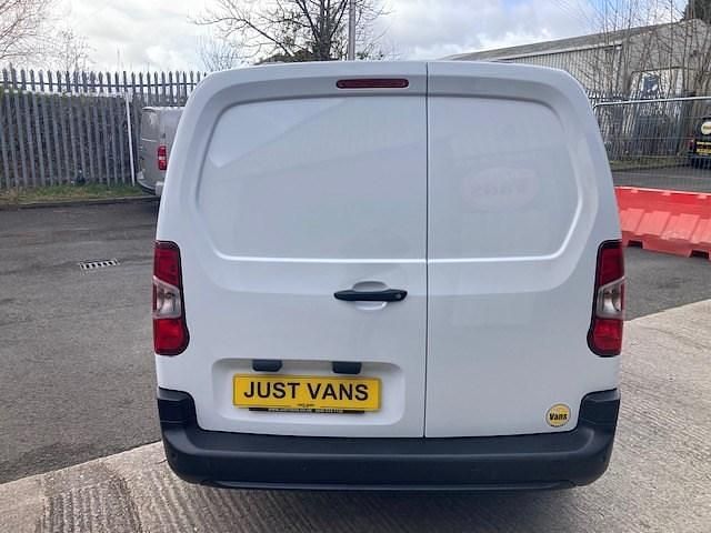 Used Vauxhall Combo 100 HP (73 kW) 2023 White MPV