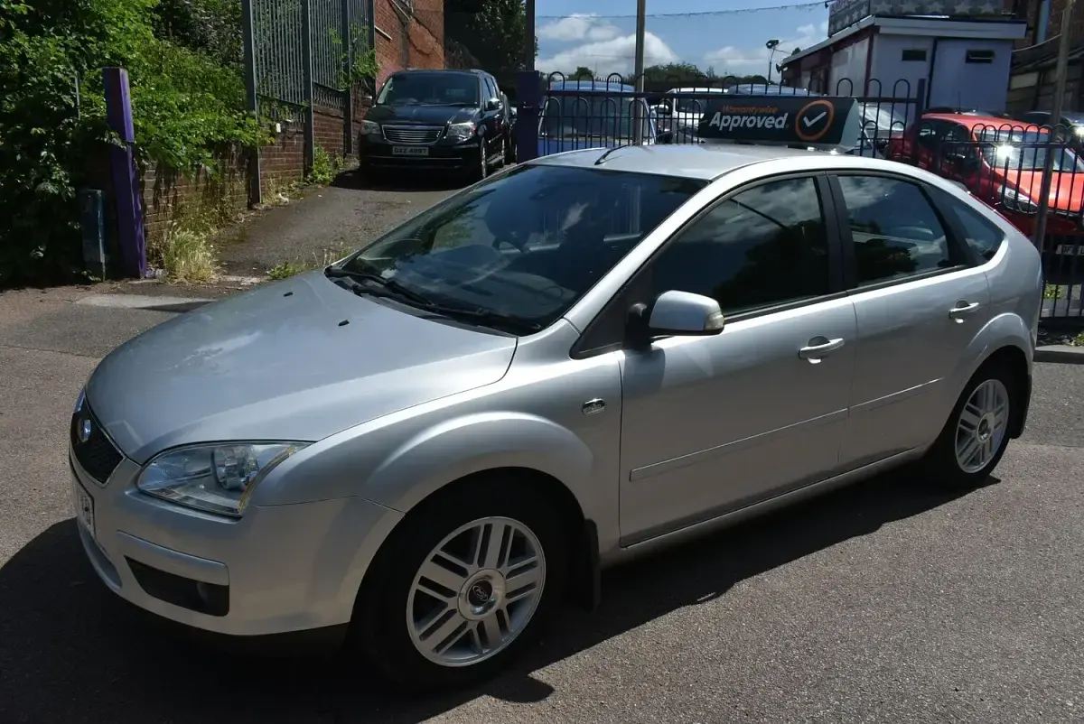 Used Ford Focus Ghia 115 HP (84 kW) 2007 Silver Hatchback