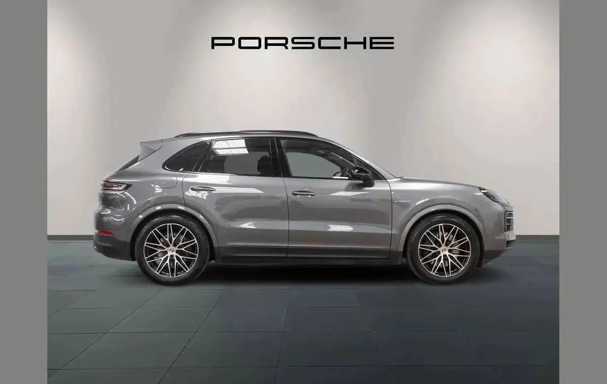 Used Porsche Cayenne 464 HP (341 kW) 2024 Grey SUV