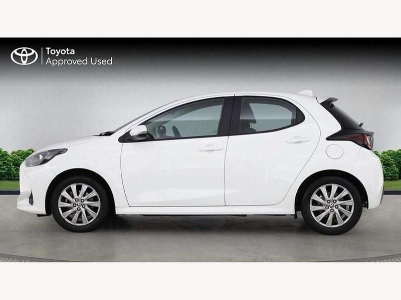 Used Toyota Yaris Hybrid 113 HP (83 kW) 2024 White Hatchback