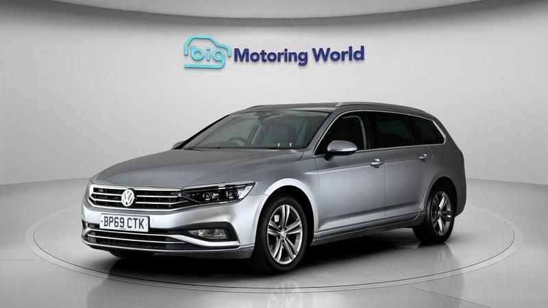 Used VW Passat SEL 188 HP (138 kW) 2020 Silver Estate