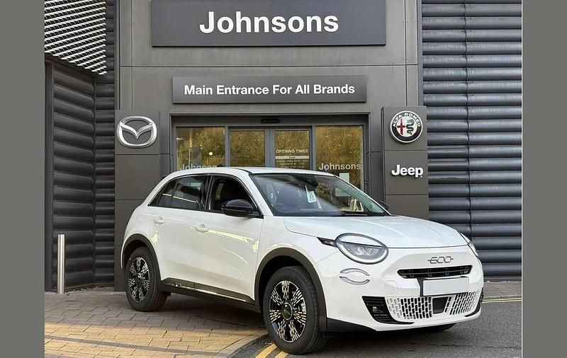 White Used 2025 Fiat 600 S SUV | £18,599 (Fair price) - Image 1/4