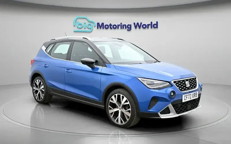 Usado Seat Arona Xperience Lux 110 CV (80 kW) 2023 Azul SUV