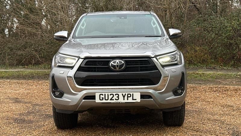 Used Toyota HiLux 204 HP (150 kW) 2023 Silver blade Pickup