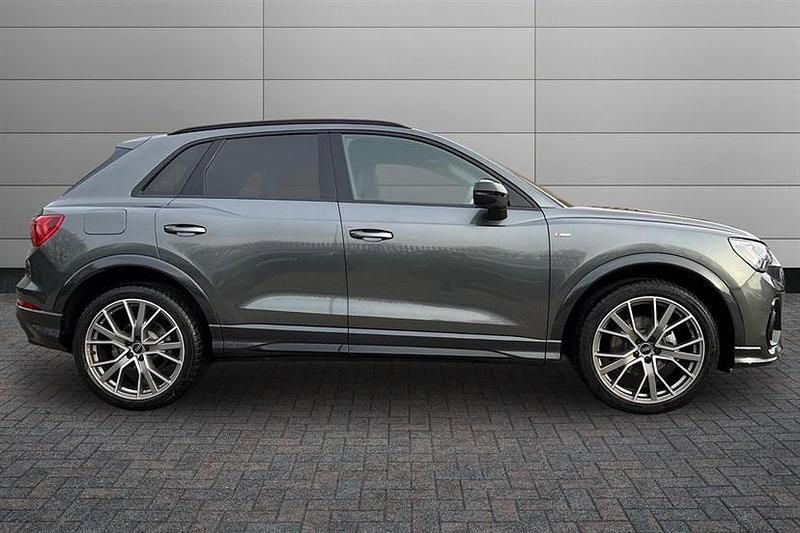 New Audi Q3 Black Edition 150 HP (110 kW) 2025 Navarra blue SUV