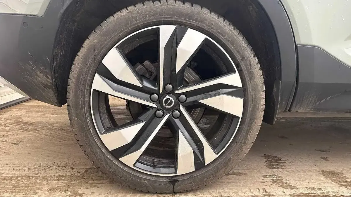Usado Volvo XC40 Ultra 197 HP (144 kW) 2025 Verde SUV