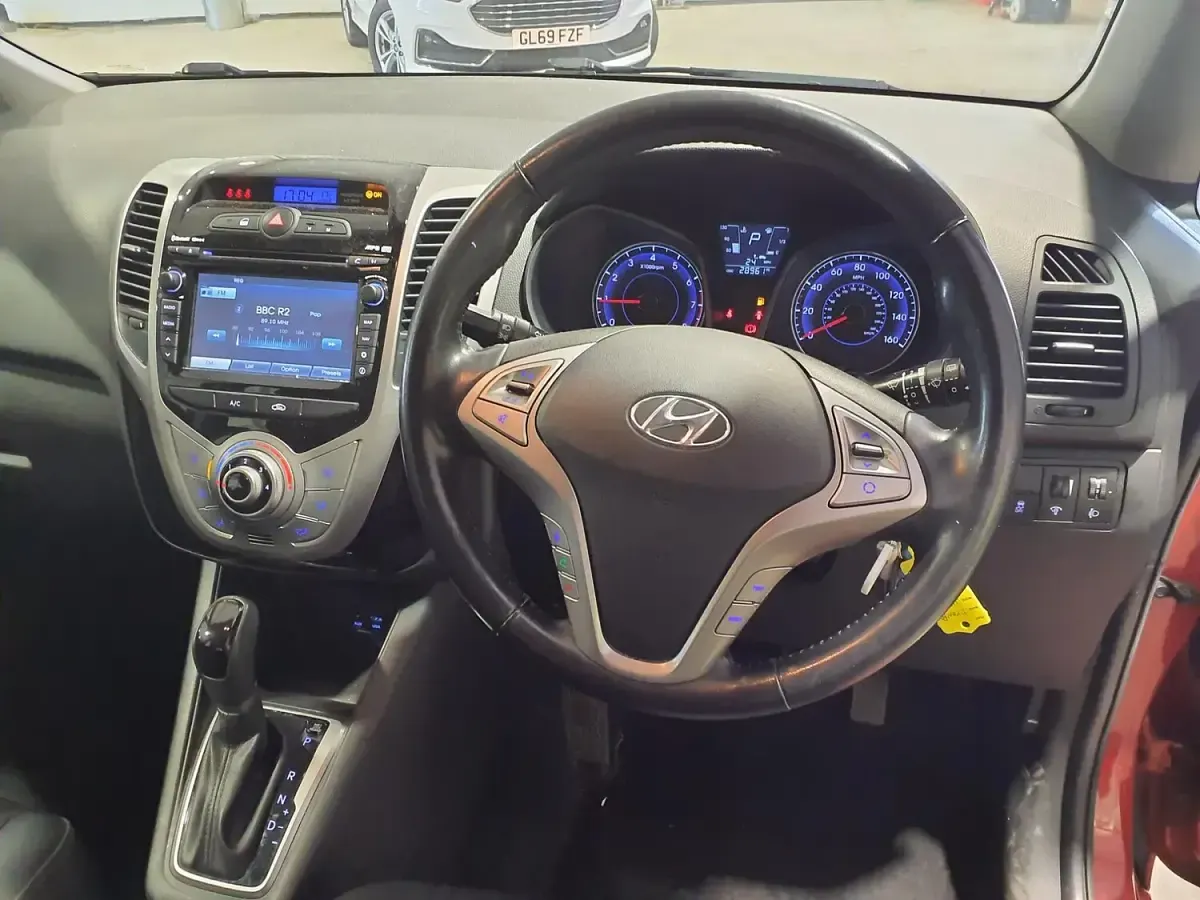 Used Hyundai ix20 SE 125 HP (91 kW) 2017 Red Hatchback