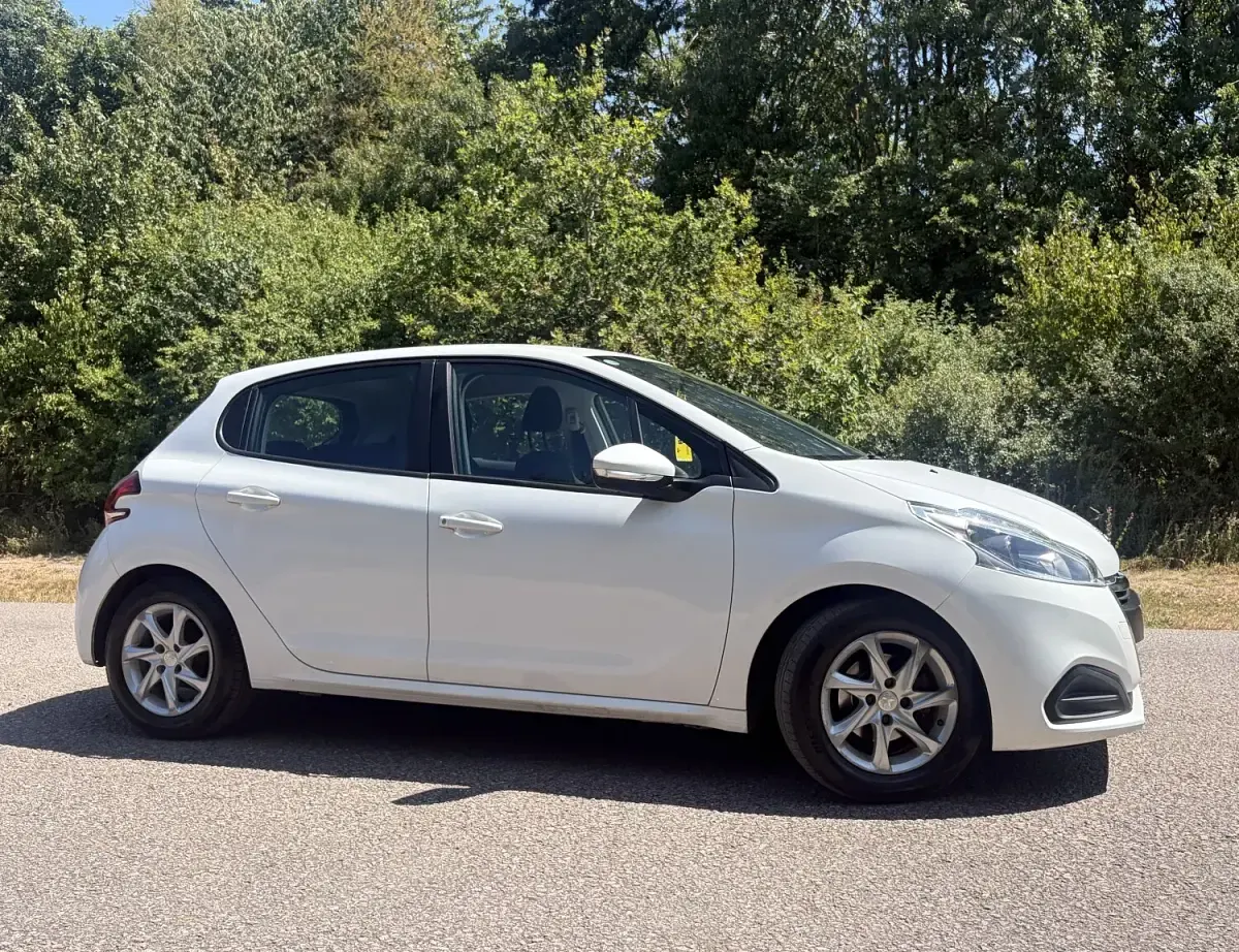Used Peugeot 208 Active 2016 White Hatchback