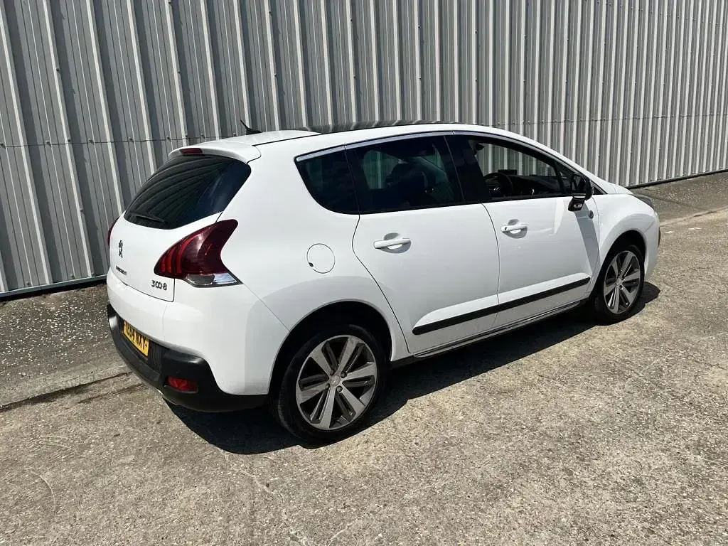 Used Peugeot 3008 Crossway 115 HP (84 kW) 2014 White Estate
