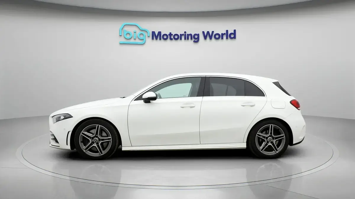Begagnad Mercedes A250 AMG line 2019 Vit Halvkombi