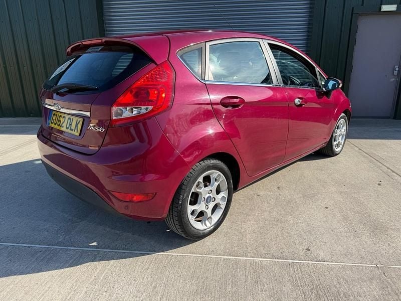 Usado Ford Fiesta Zetec 2012 Vermelho Citadino