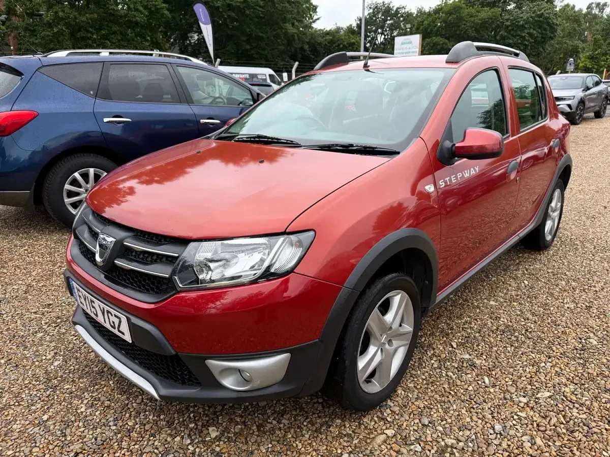 Used Dacia Sandero Lauréate 90 HP (66 kW) 2015 Red Hatchback