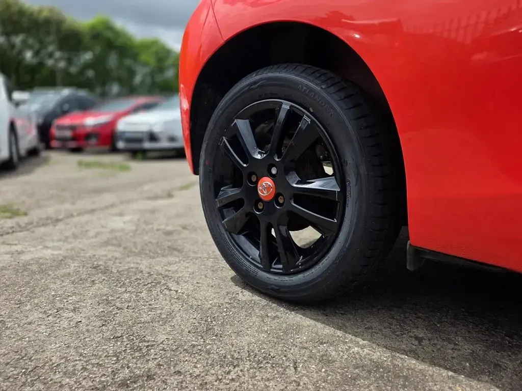 Usado Toyota Aygo X-cite 69 HP (50 kW) 2015 Laranja Citadino