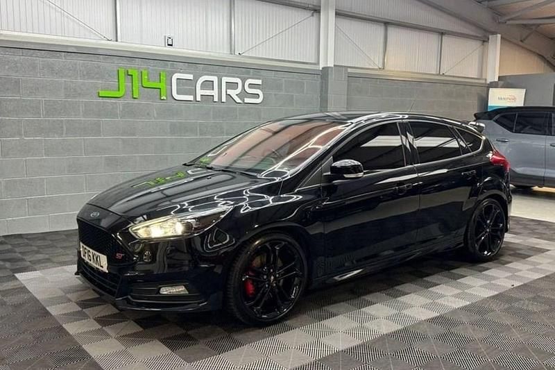 Black Used 2016 Ford Focus ST Hatchback | £9,995 (Good price) - Image 1/1