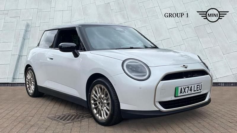 White New 2025 Mini Cooper Hatch Hatchback | £27,895 (A bit pricey) - Image 1/4