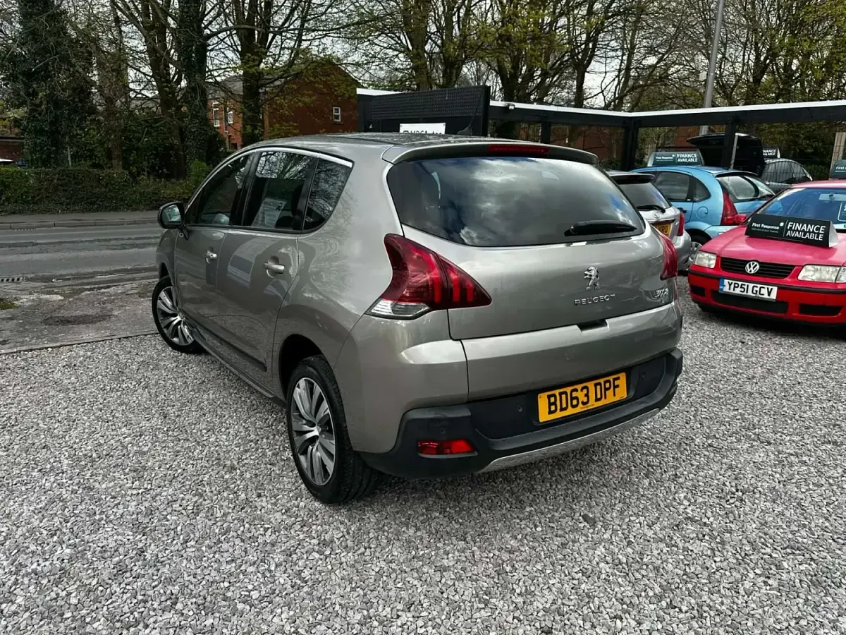 Usado Peugeot 3008 Active 2014 Gris Familiar