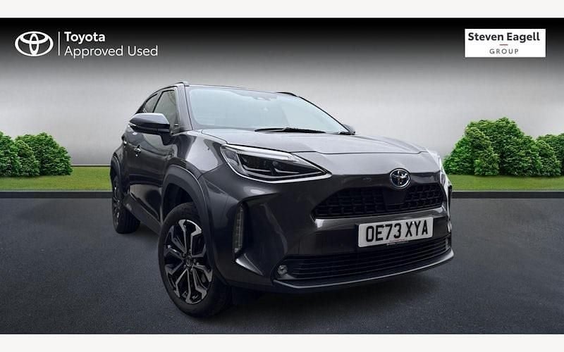 Used 2025 Toyota Yaris Hybrid Design Estate | £21,507 (Good price) - Image 1/4