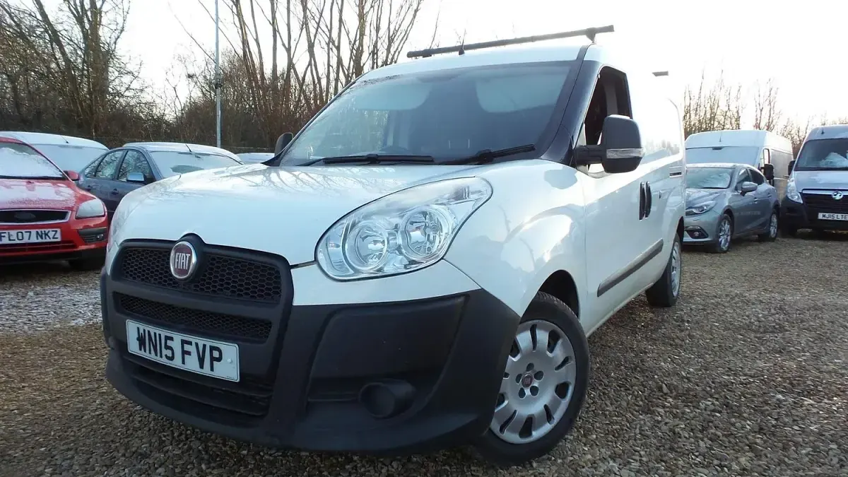 Used Fiat Doblò 105 HP (77 kW) 2015 White MPV