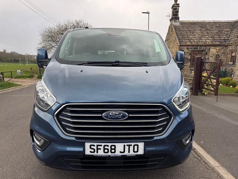 Usado Ford Tourneo Titanium 2018 Azul Monovolume