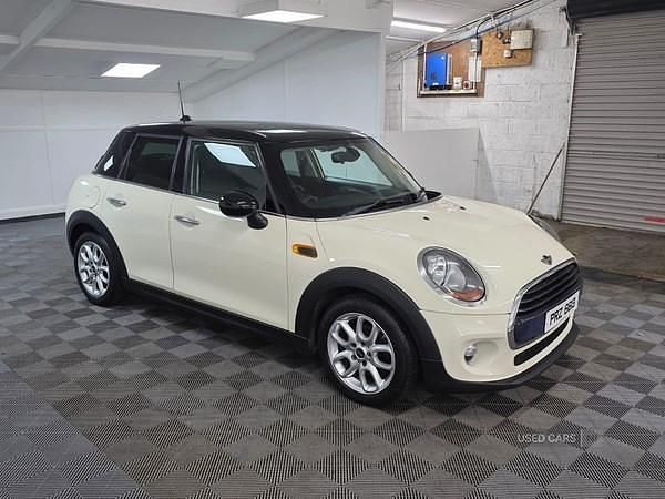 Used Mini Cooper D Hatch 2017 White Hatchback