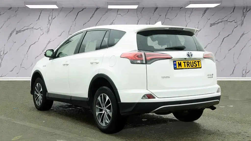 Used Toyota RAV4 Hybrid 197 HP (144 kW) 2018 White SUV